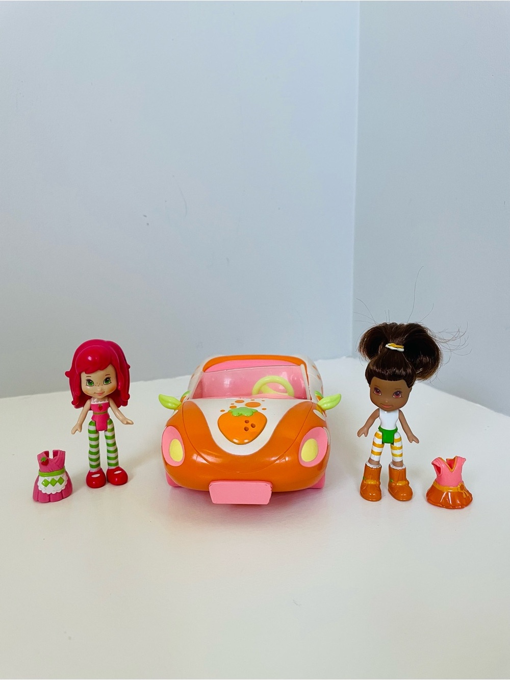 Hasbro Strawberry Shortcake Orange Blossom's Convertible Car & Dolls Figures